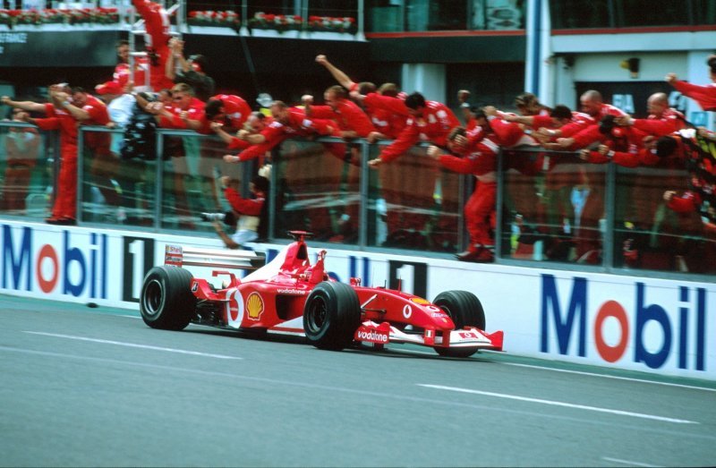 Чемпионский болид Шумахера 2002 года будет выставлен на аукцион
