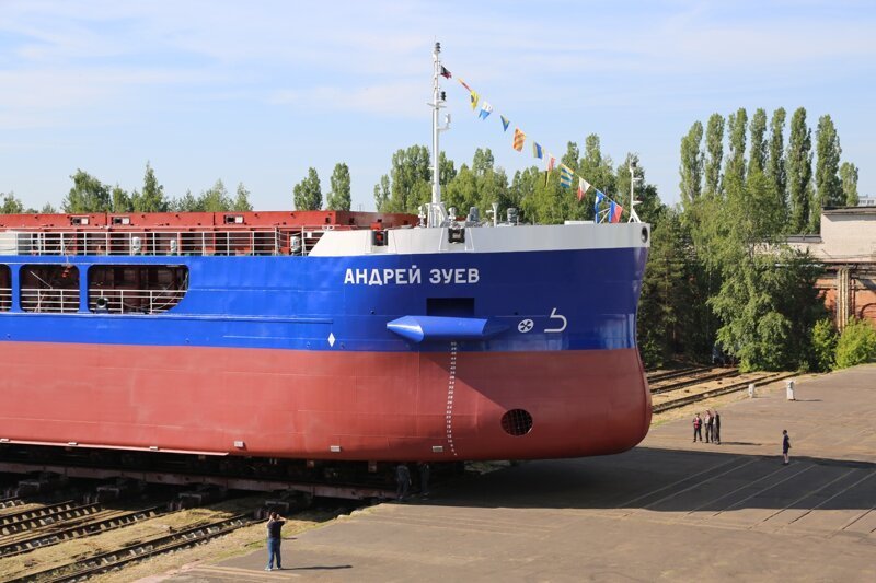 На заводе «Красное Сормово» спустили на воду сухогруз «Андрей Зуев». Фоторепортаж