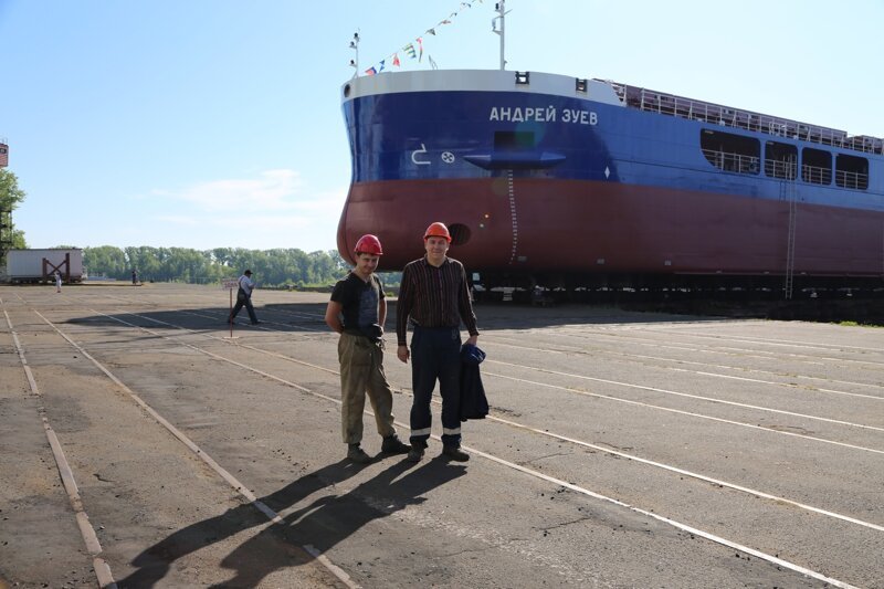 На заводе «Красное Сормово» спустили на воду сухогруз «Андрей Зуев». Фоторепортаж