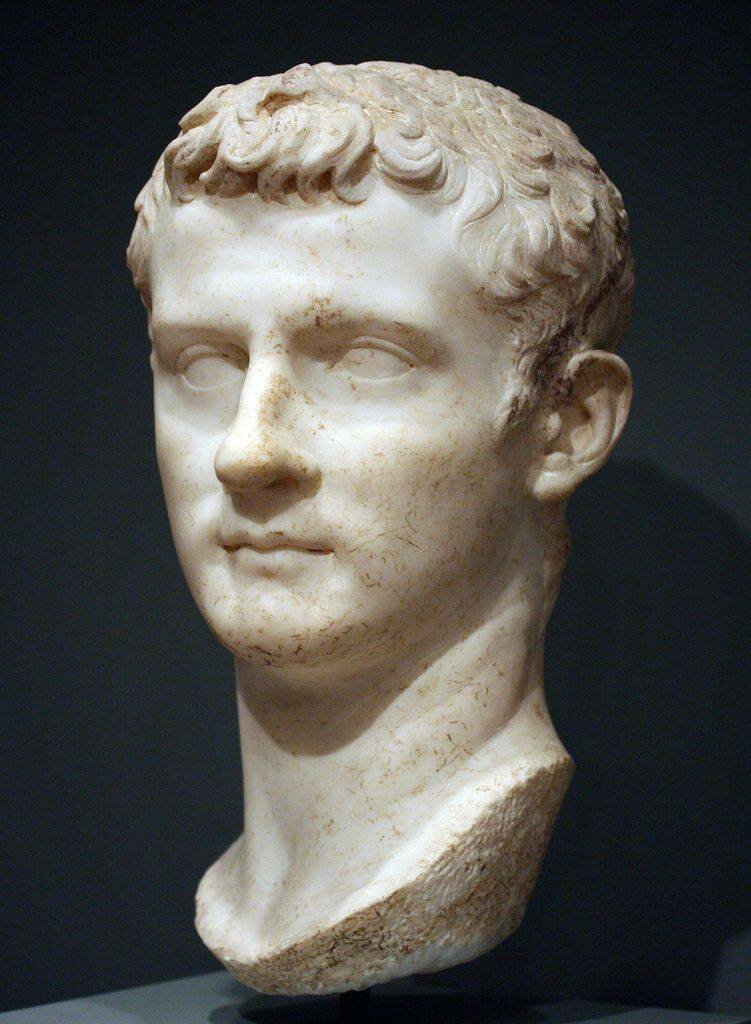Это бюст императора Калигулы