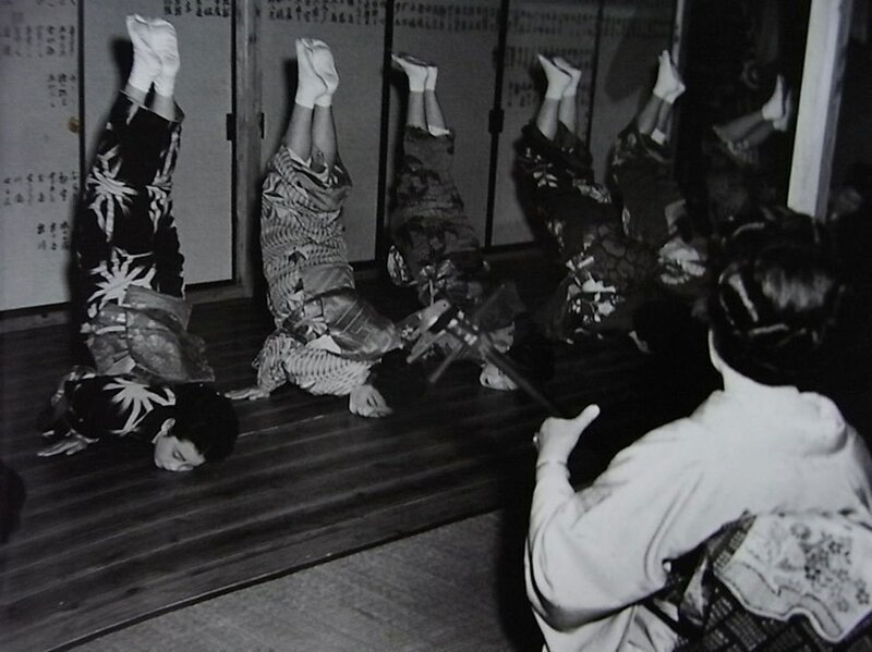 Работы Сасамото: школа гейш, 1951 год