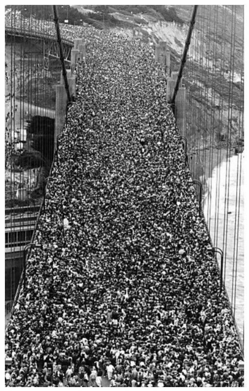50-летие моста Золотые Ворота: толпа идет по мосту (24 мая, 1987)