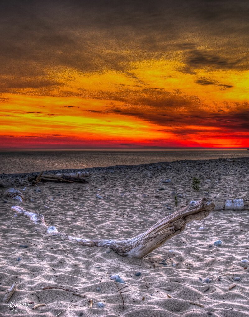 10. Восход солнца на пляже Гранд Марэ