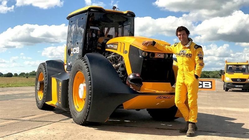 Британец установил рекорд скорости на доработанном тракторе JCB Fastrac