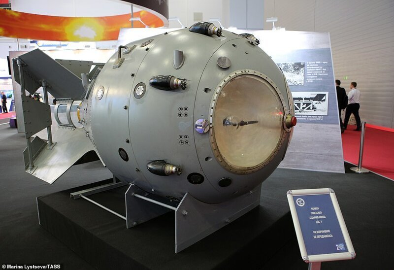 На выставке также демонстрируется RDS-1, первая советская атомная бомба