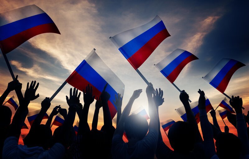 Почему нельзя вешать на дом флаг России?