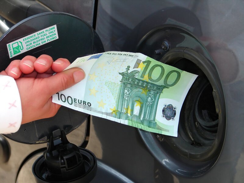 Почему в России самый дорогой бензин?