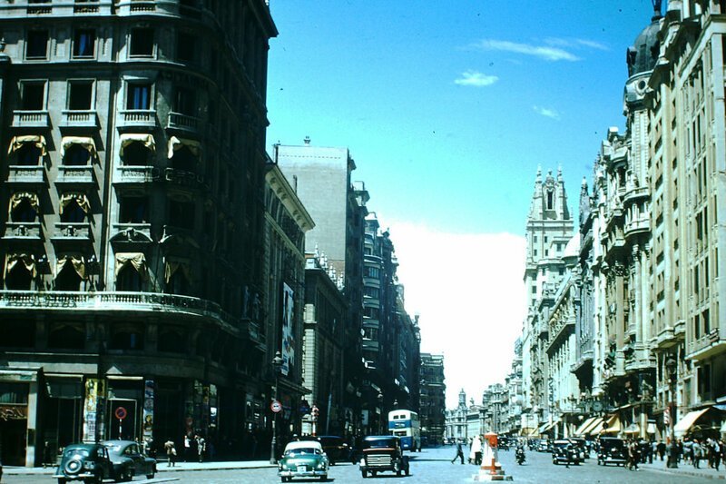 Главная улица с магазинами - улица Хосе Антонио, Мадрид