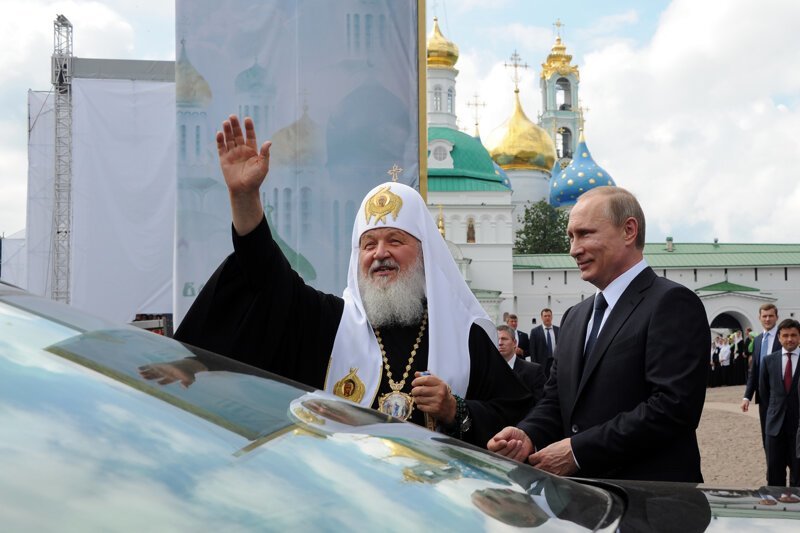 Патриарх Кирилл считает, что россиянам не стоит стремиться жить богато и благополучно
