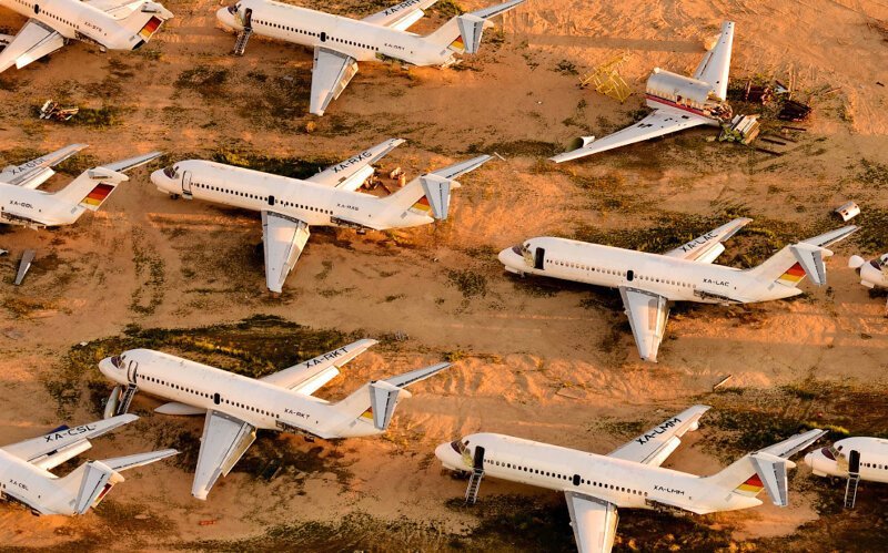 Кладбище самолетов в пустыня Мохаве, Калифорния.