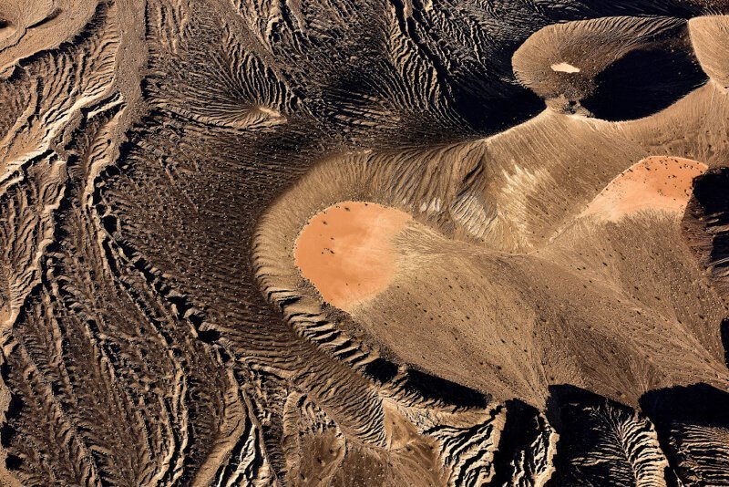  Еще один снимок кратера Убехебе в Долине Смерти.