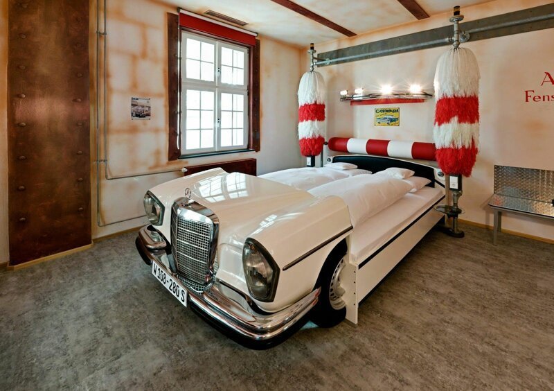 Фантастическая кровать-автомобиль 