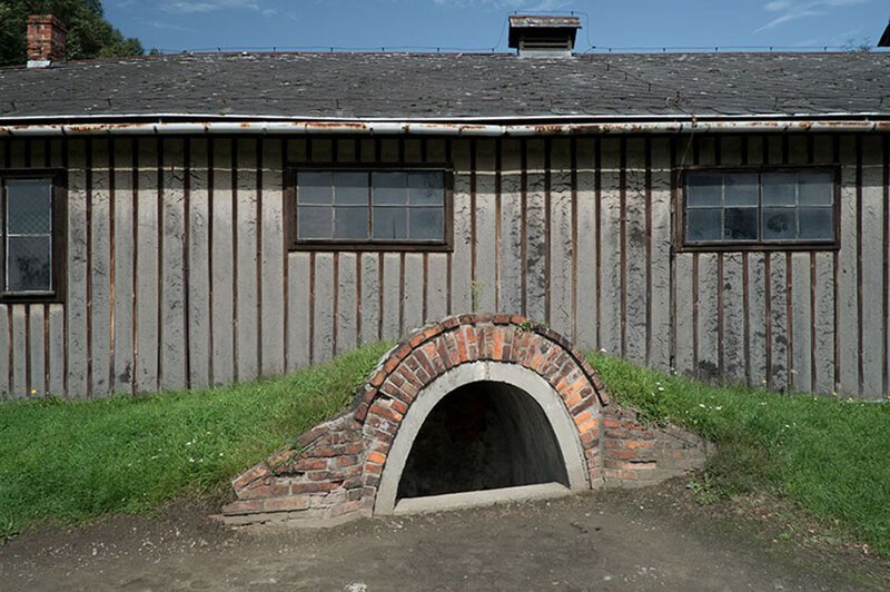 Ворота с надписью Arbeit macht frei, Аушвиц, Освенцим, Польша.