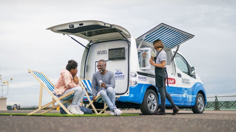 Nissan e-NV200 превратился в экологически чистый фургон для мороженого