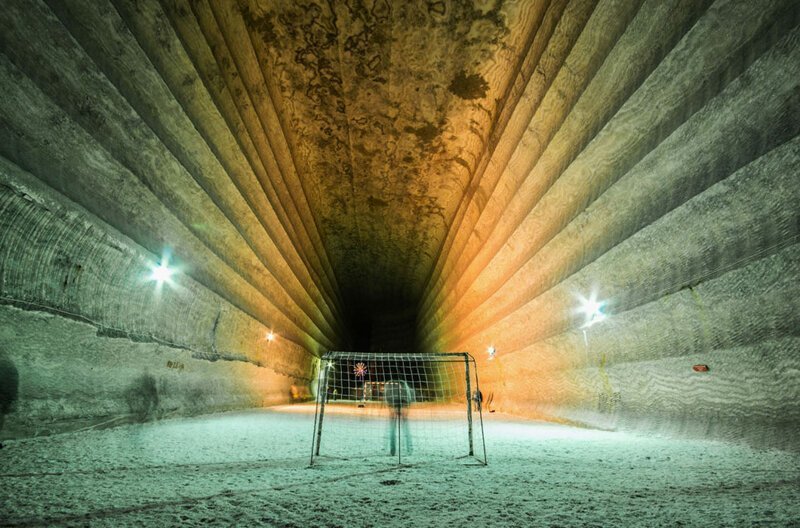 Футбольные ворота в бывшей соляной шахте на глубине 300 м, Украина