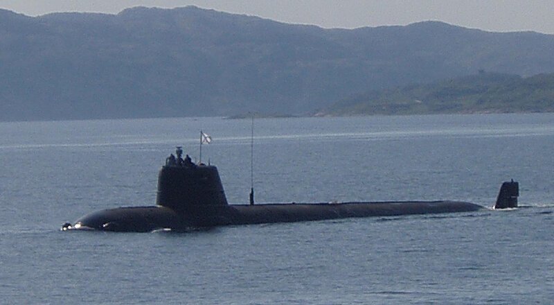 На засекреченной атомной подлодке АС-12 "Лошарик" погибли 14 подводников