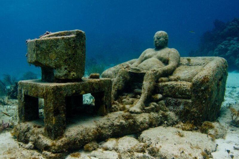 Скульптура «Инерция» в подводном музее MUSA