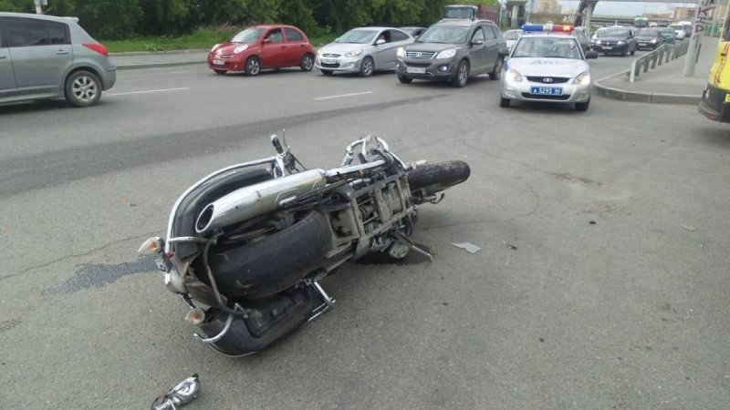 Авария дня. Мотоциклист погиб из-за глупого маневра автомобилиста