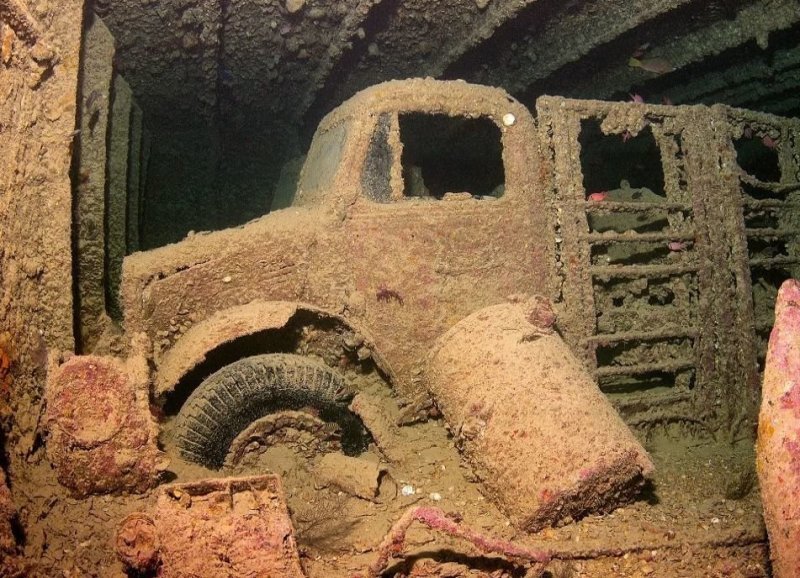 Как выглядят грузовики и мотоциклы, которые с 1941 года затоплены на дне Красного моря?