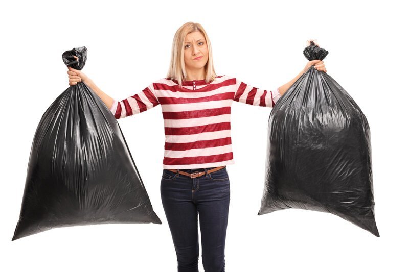 Почему на самом деле нельзя выносить мусор из дома вечером: 5 неочевидных причин