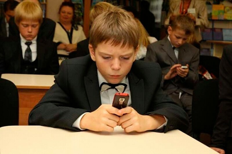 Валентина Матвиенко надумала запретить смартфоны в школах