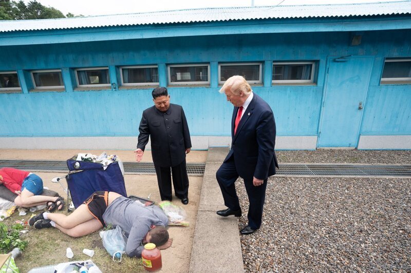 Трамп встретился с Ким Чен Ыном и стал героем фотожаб