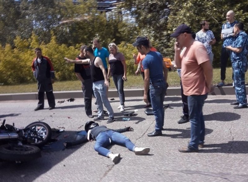 ДТП в Стерлитамаке: женщина на мотоцикле врезалась в фуру