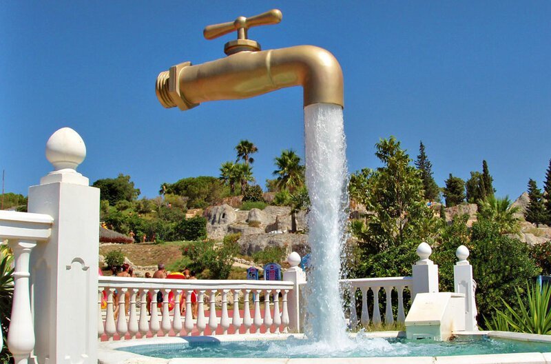 Магический фонтан «Кран, висящий в воздухе», Кадис, Испания