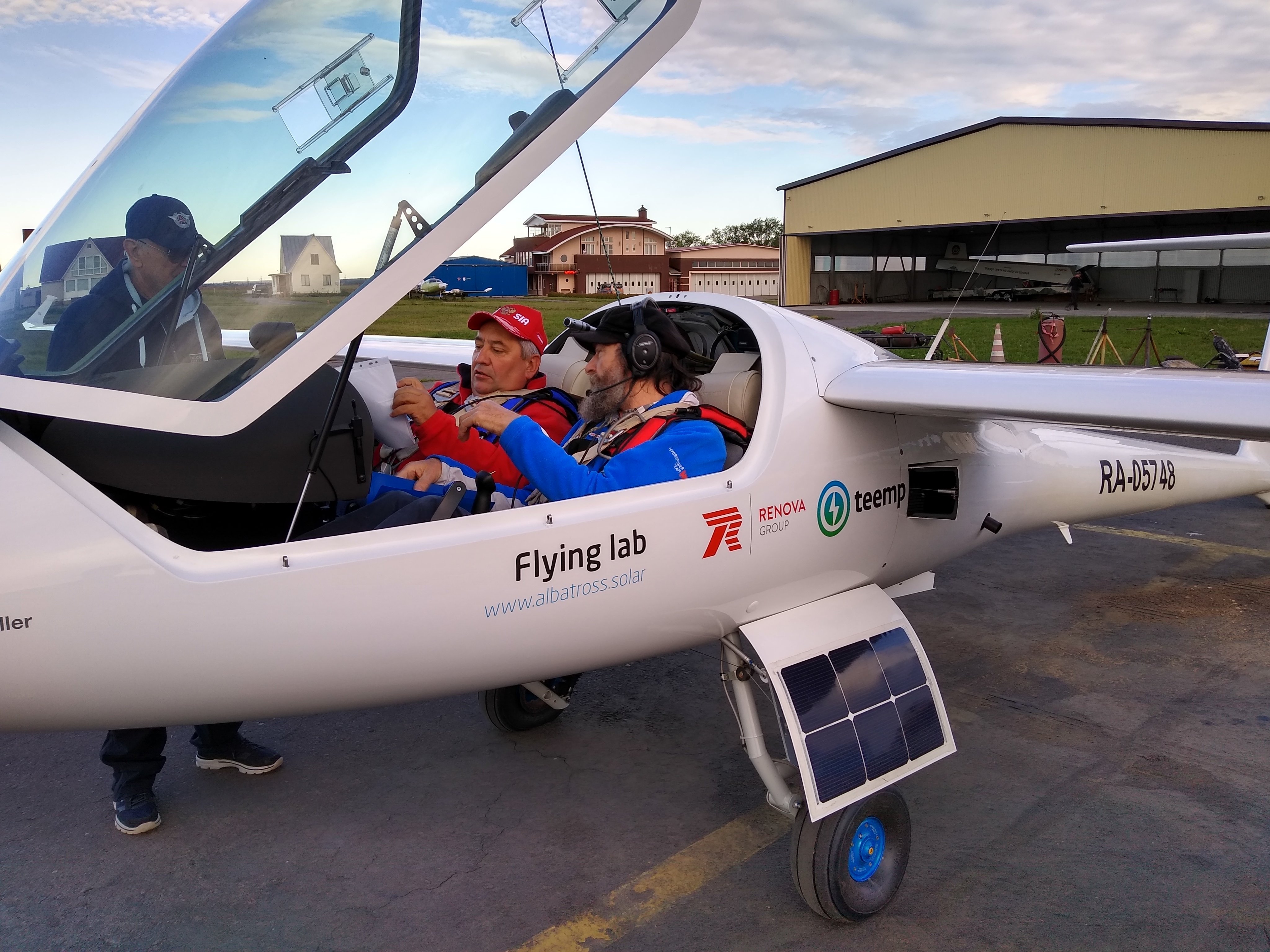 Кабина пилота пассажирского самолета. Pilatus pc-12 ng. Штурвал самолета. Руль самолета. Самолетом лаб.