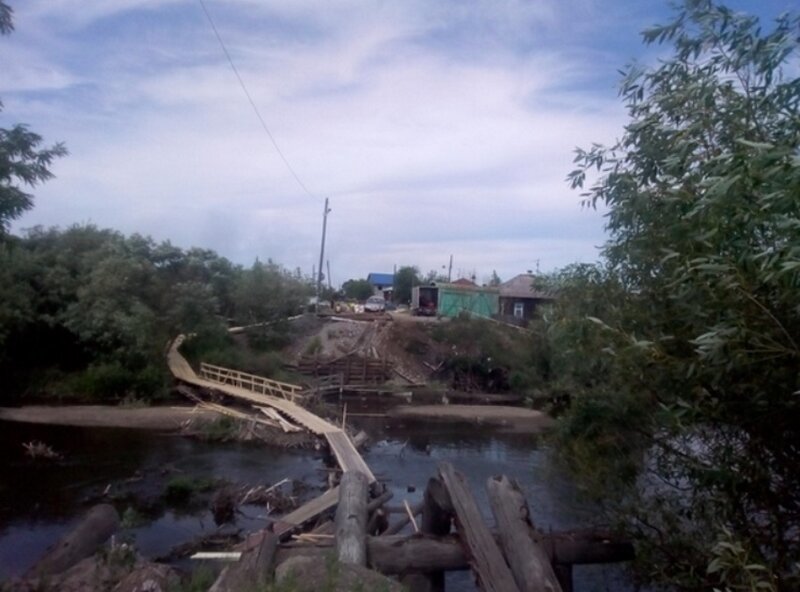 Жители уральской деревни сами строят мост из-за пофигизма властей