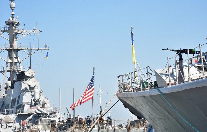 США "подгоняют" порты Украины под свои военные корабли