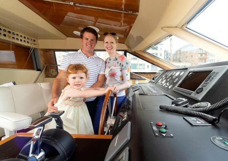 Молодая пара купила яхту за несколько миллионов рублей на аукционе и теперь планирует на ней жить