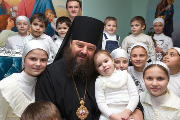 Епископ Лонгин (Жар), ставший отцом для 400 сирот