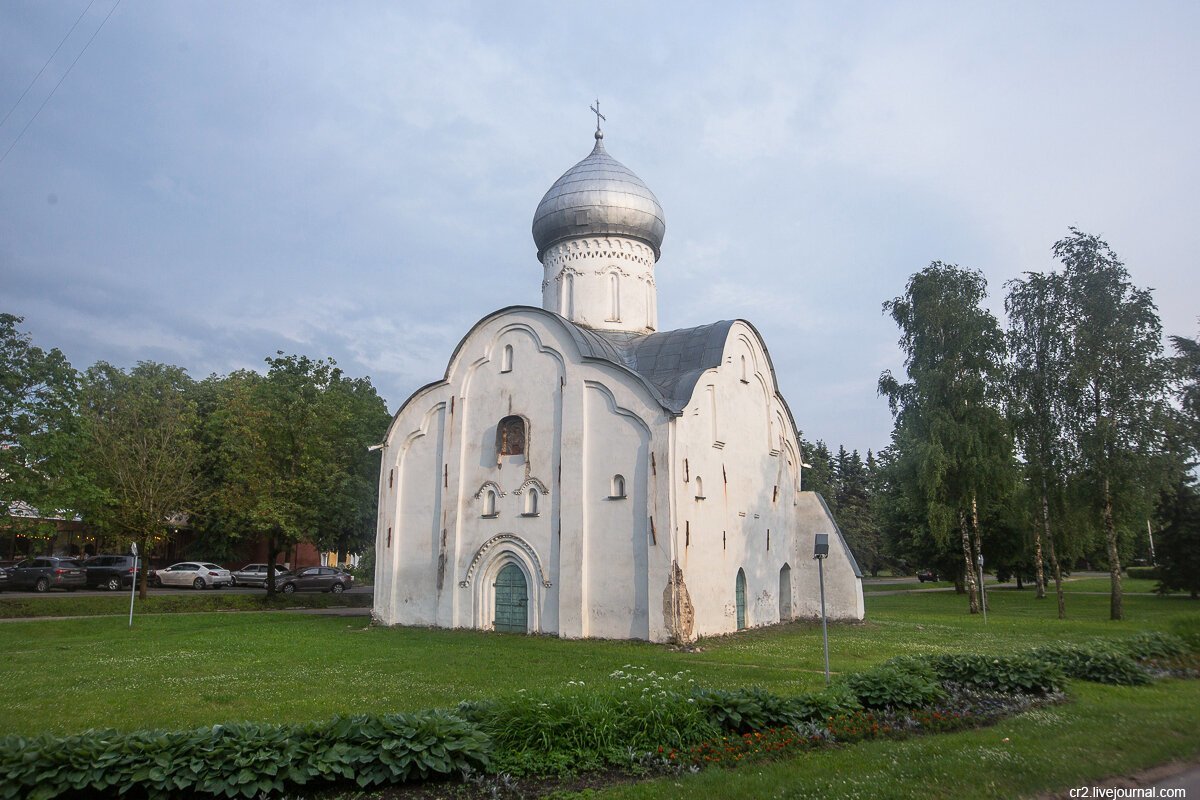 Памятники древнерусского зодчества великого новгорода 4 класс. Церкви Великого Новгорода. Памятник древнерусского зодчества Великий Новгород. Великий Новгород Церковь памятник архитектуры. Однокупольный храм в Новгороде.