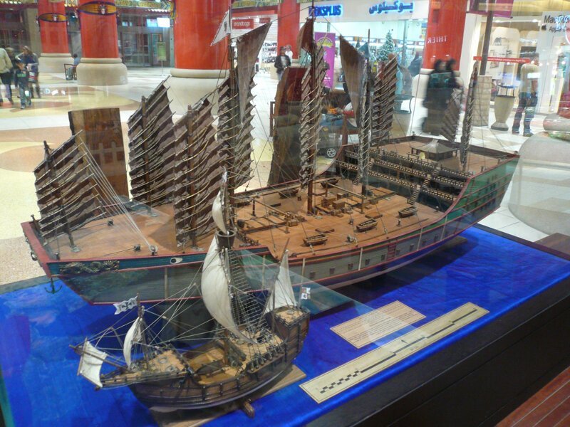Корабль китайского мореплавателя Чжэн Хэ по сравнению с Санта-Марией Колумба