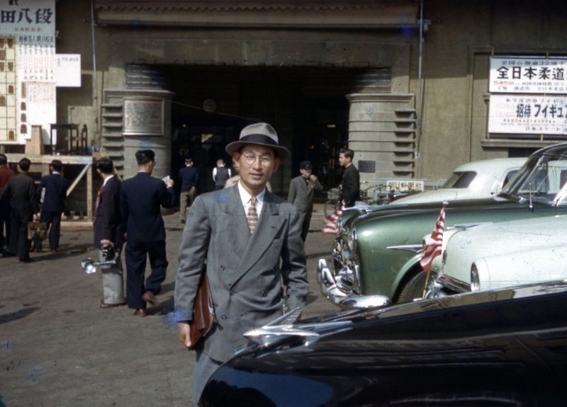 Автомобильная япония 50-х годов в цвете