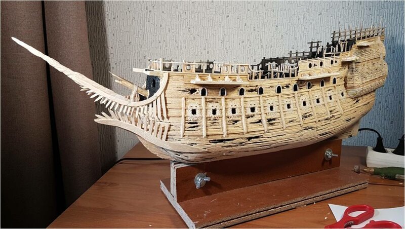 Постройка модели корабля "Летучий голландец" из мусора