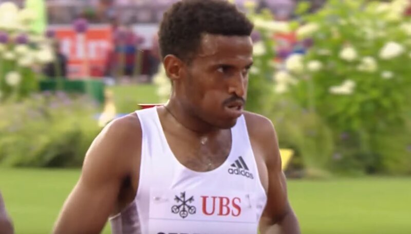 Ошибочка вышла: эфиопский бегун начал праздновать победу за круг до финиша