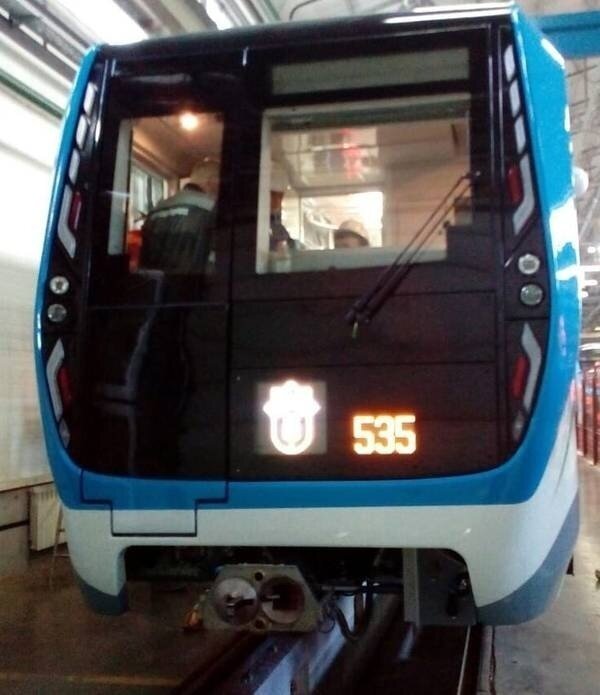 Первый поезд метро модели 81-765/766 для Ташкента