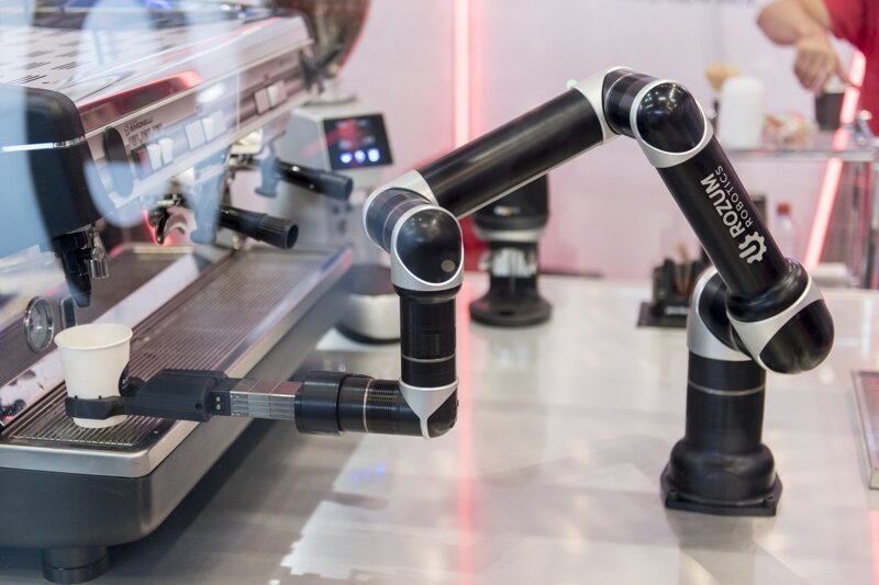 «Ростех» и Rozum Robotics представили универсального робота с высокоточными «руками»
