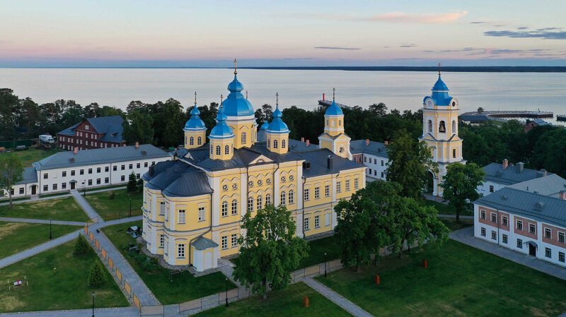 В Ленинградской области открыт отреставрированный собор в Коневском Рождество-Богородичном монастыре