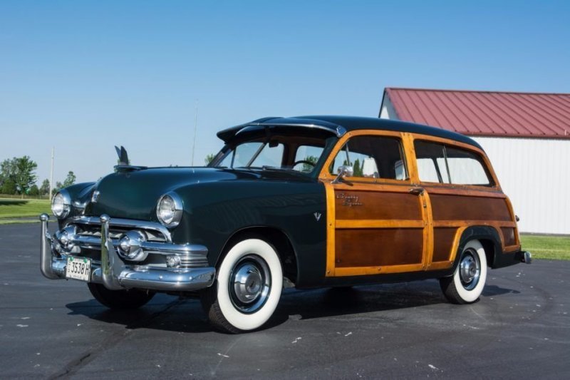 1949 Ford Country Squire с двигателем V8 flathead 3,0 л., 100 л.с.
