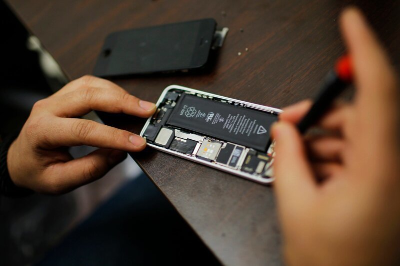 Apple не в состоянии доказать опасность ремонта iPhone в домашних условиях