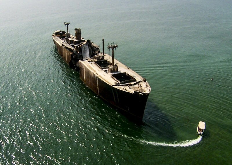 MV E Evangelia - потерпевшее кораблекрушение судно (Костинешты, Румыния)