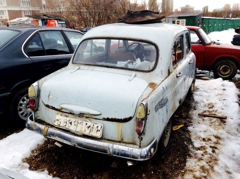 Автомобили, которые нашли во время сноса московских гаражей