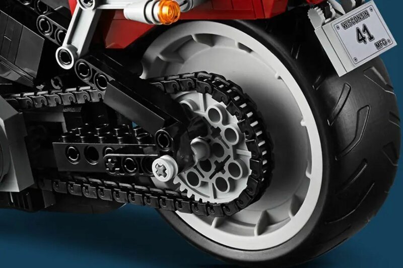 Полноразмерный Harley-Davidson Fat Boy, собранный из кубиков Lego