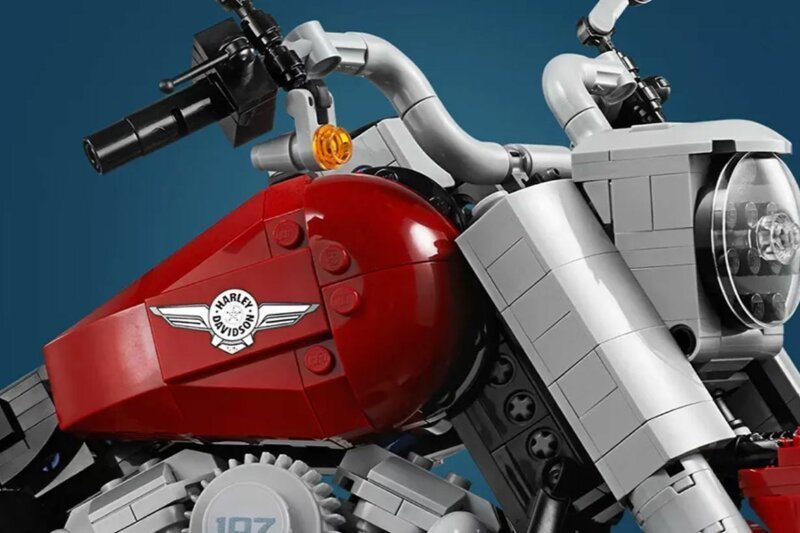 Полноразмерный Harley-Davidson Fat Boy, собранный из кубиков Lego