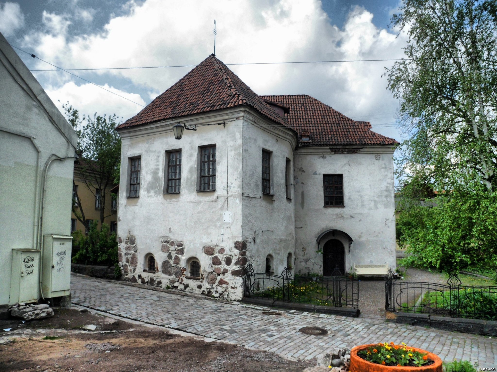 Самый старый жилой дом в выборге фото