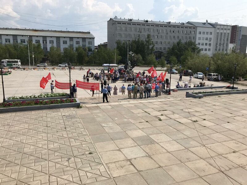 «Мобилизация» провалилась:  митинги КПРФ в поддержку «красного олигарха» собрали рекордный минимум