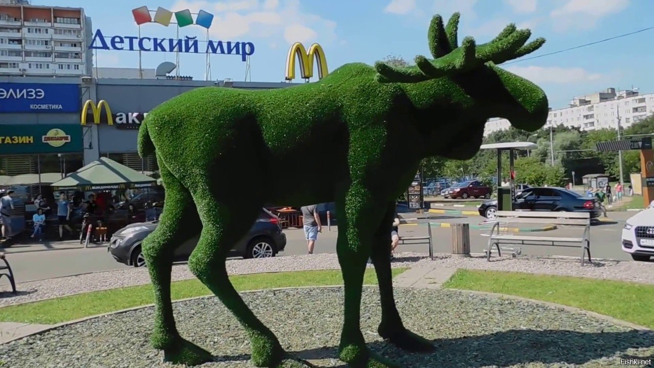 ямальский лось. спас - клепики арт объекты. зеленый лось. зелёный лось в гольяново. лось на зеленом фоне.